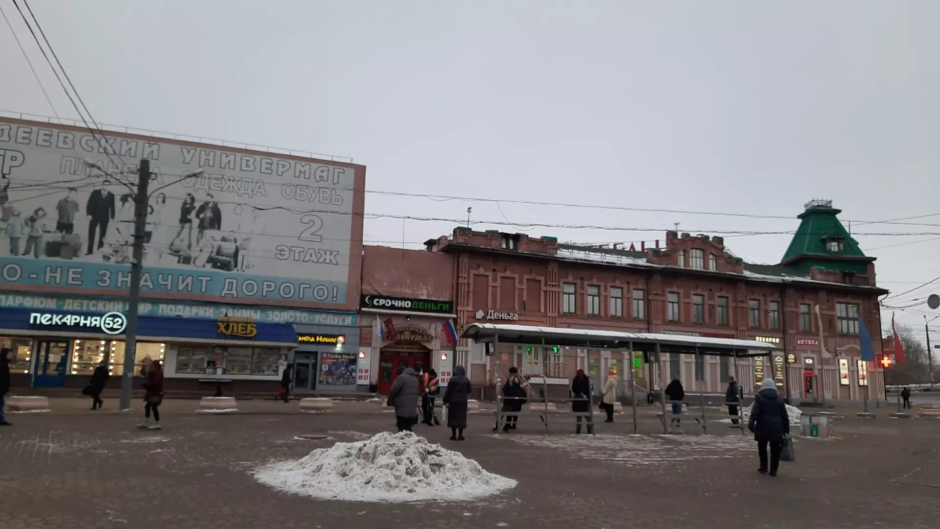 Ларьки у «Шайбы» начали сносить в Нижнем Новгороде