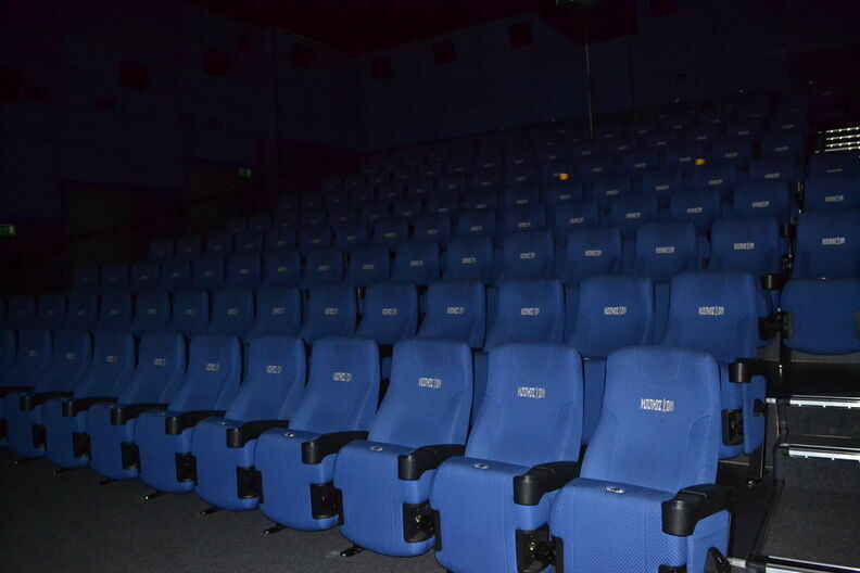 Кинотеатр, кресла