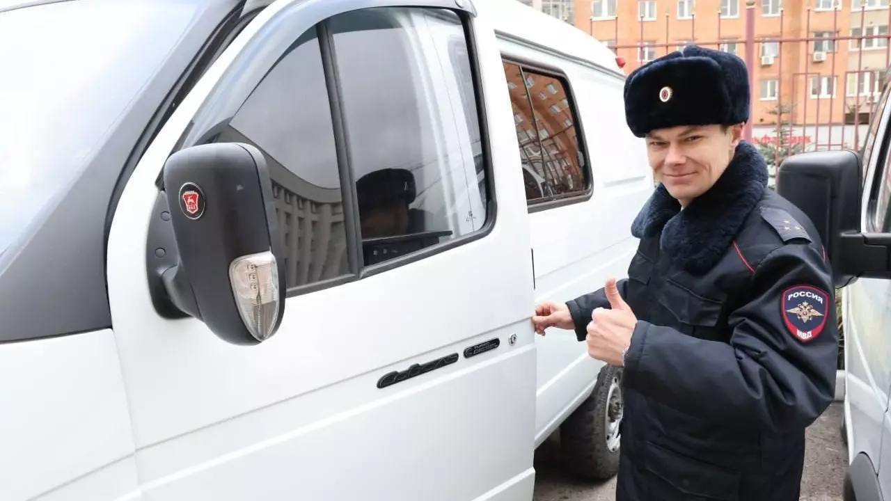 Нижегородским полицейским подарили машины