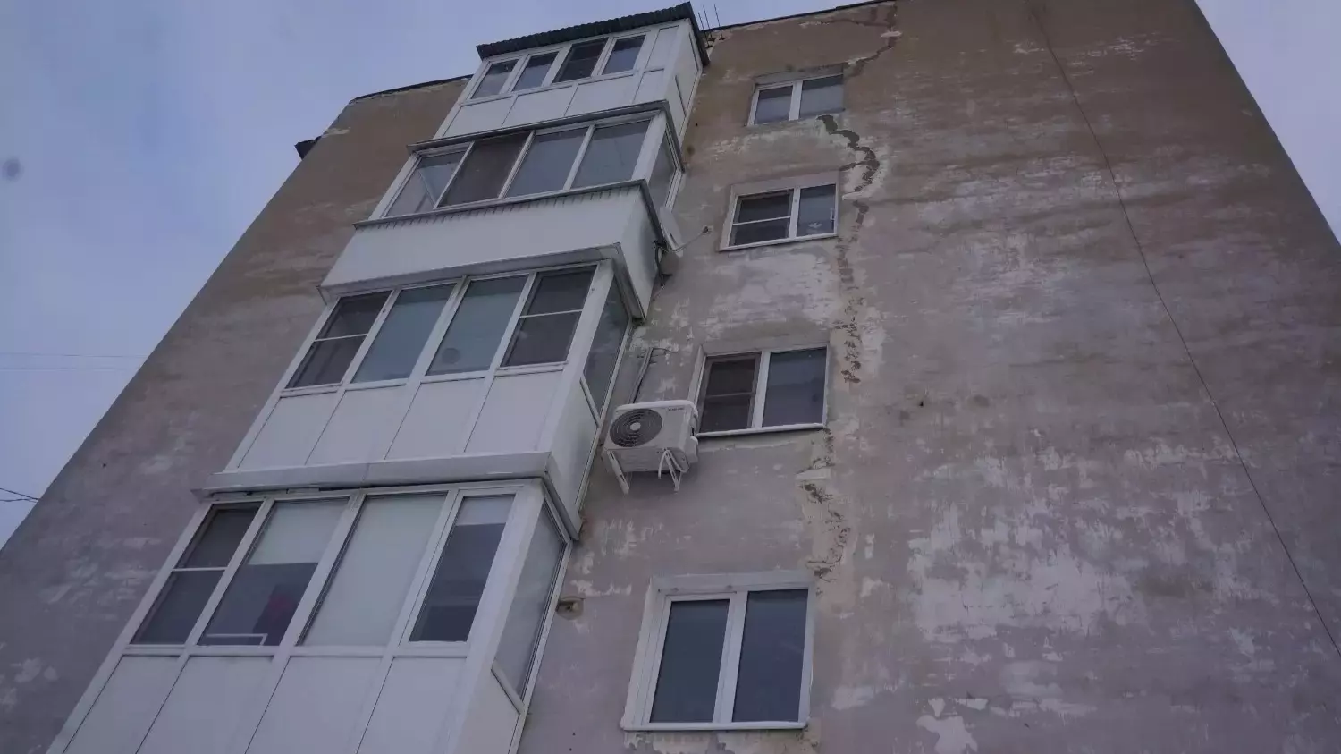 Трещины на доме в Дзержинске прогрессируют