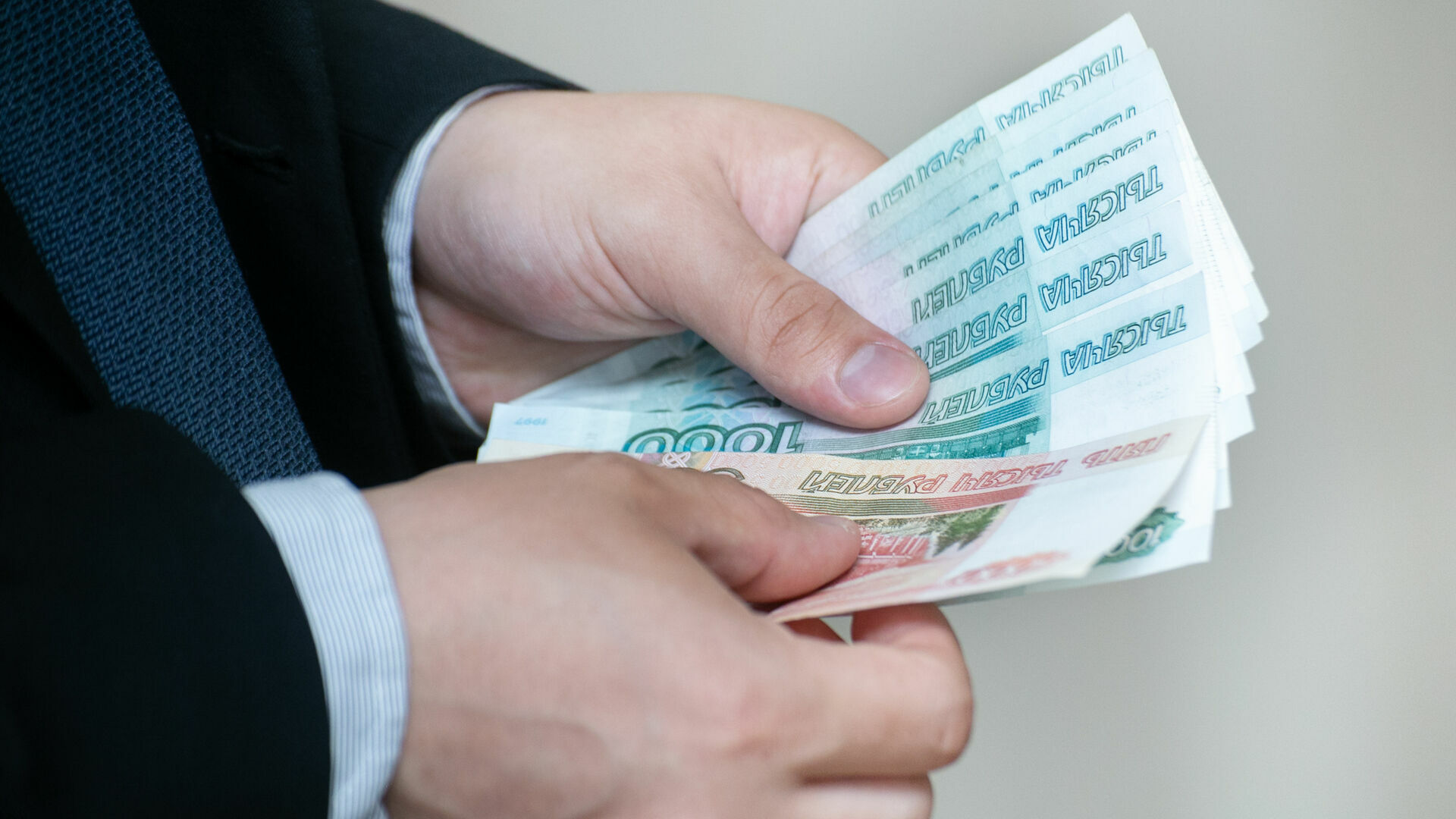 Зарплаты нижегородским учителям и врачам планируется повысить