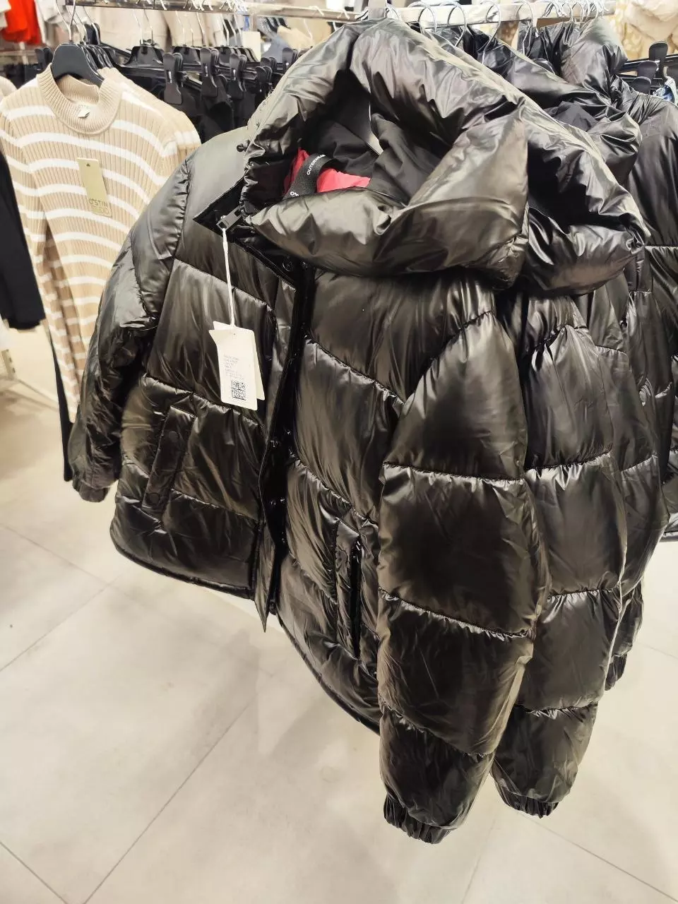 Ассортимент курток в магазине O’STIN