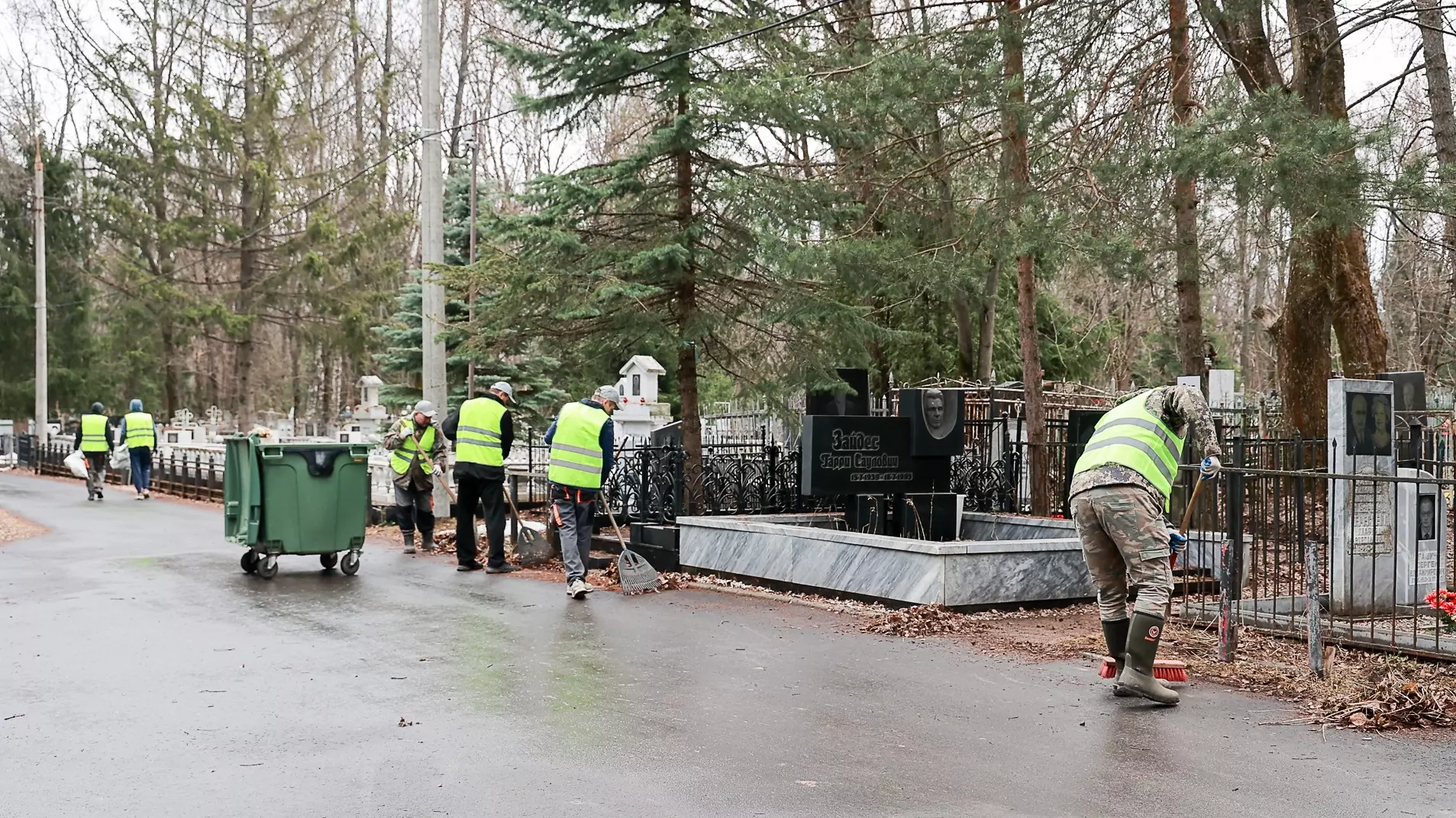 12 тысяч кубометров мусора вывезут с кладбищ Нижнего Новгорода