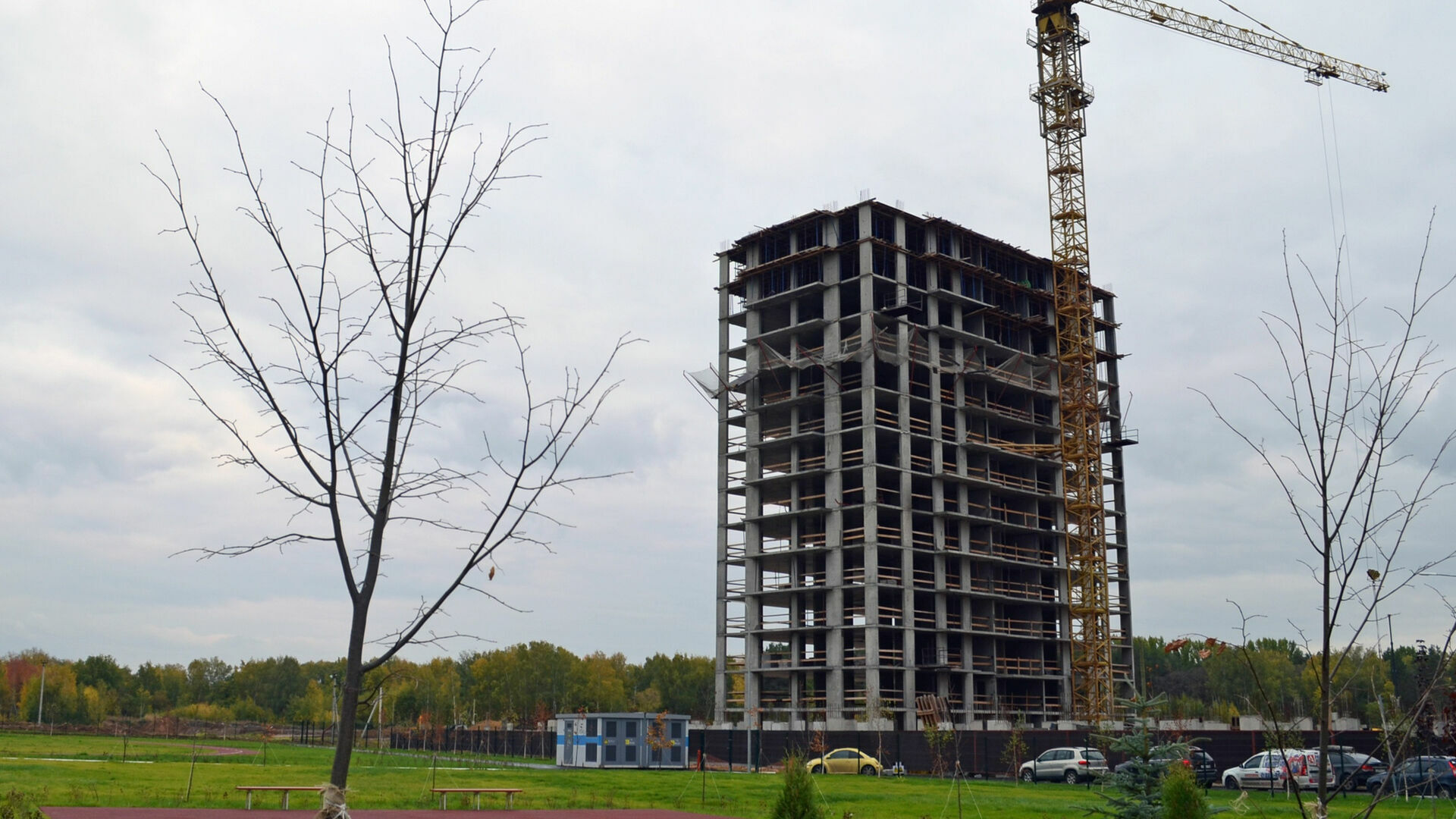 Рабочий погиб при падении с восьмого этажа в Нижнем Новгороде