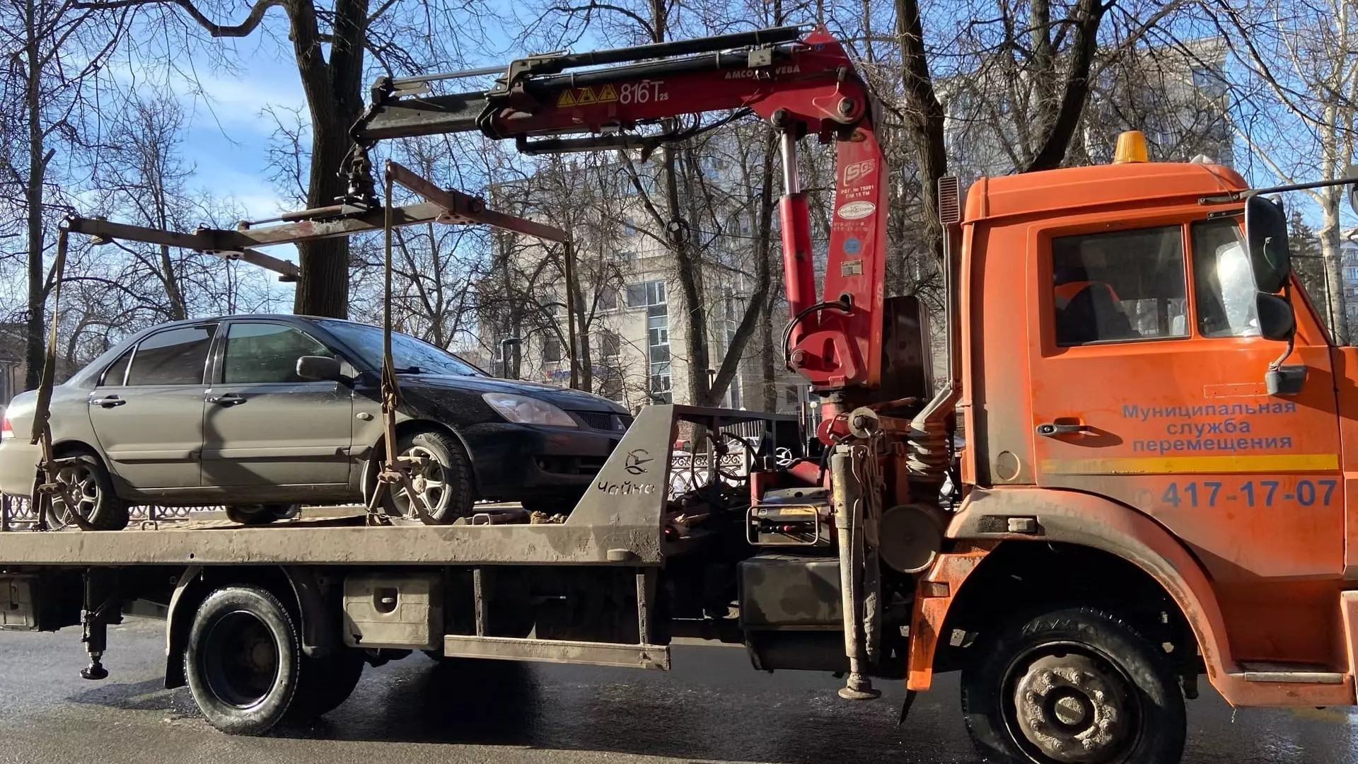 Нижегородский водитель угнал свою машину с эвакуатора