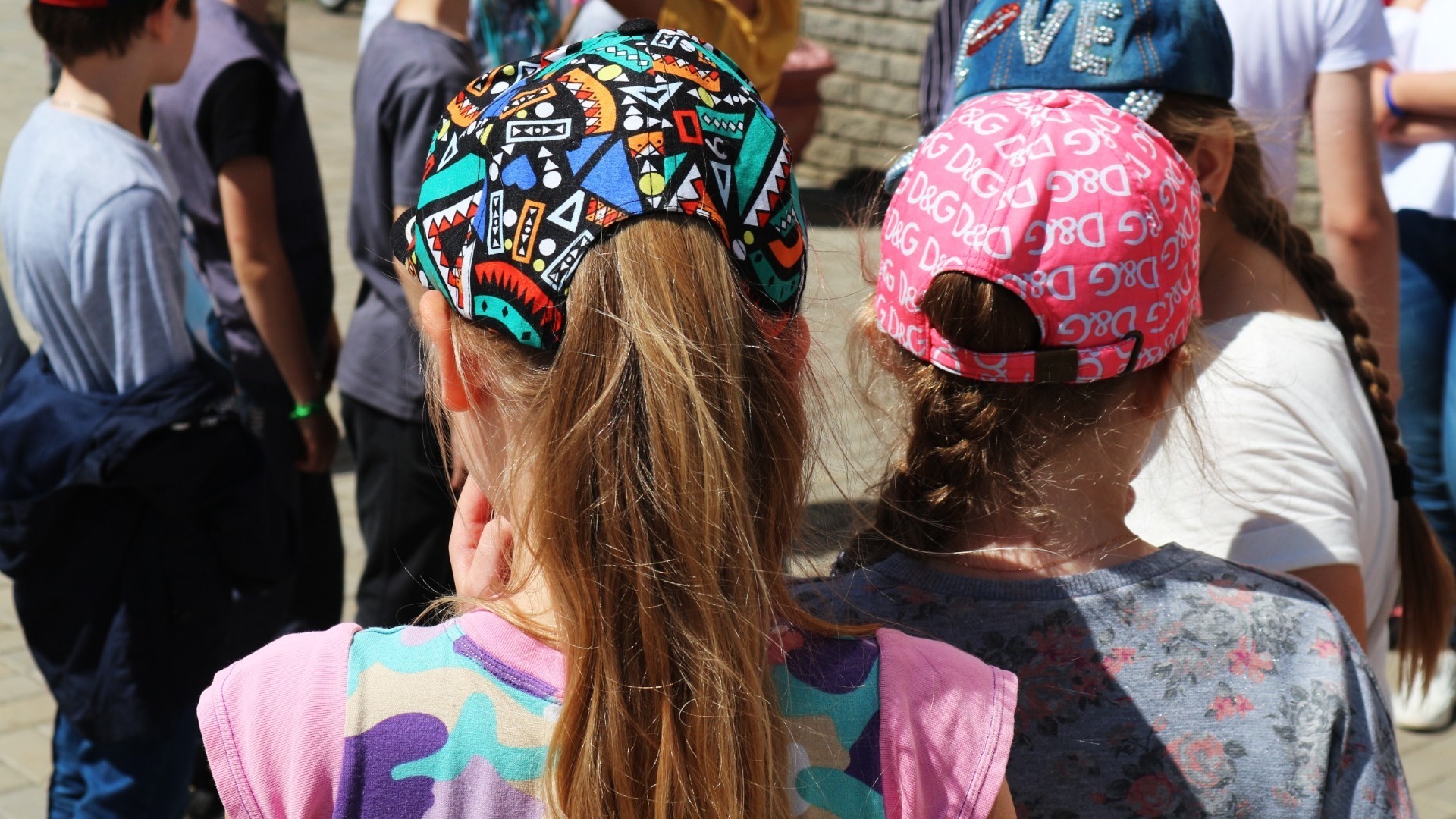 Детей нижегородцев-участников СВО без очереди зачислят в детсады и школы