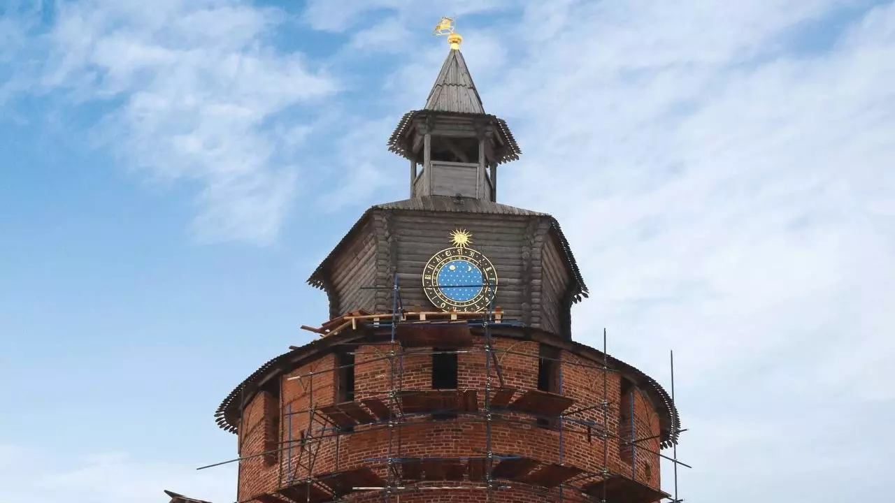 Циферблат часов установили на Часовой башне