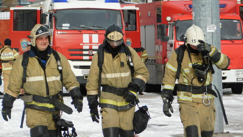 19 взрослых и детей эвакуированы из-за пожара в магазине игрушек в Дзержинске