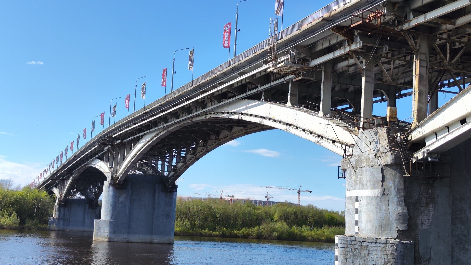 Одна из опор Канавинского моста разрушается в Нижнем Новгороде
