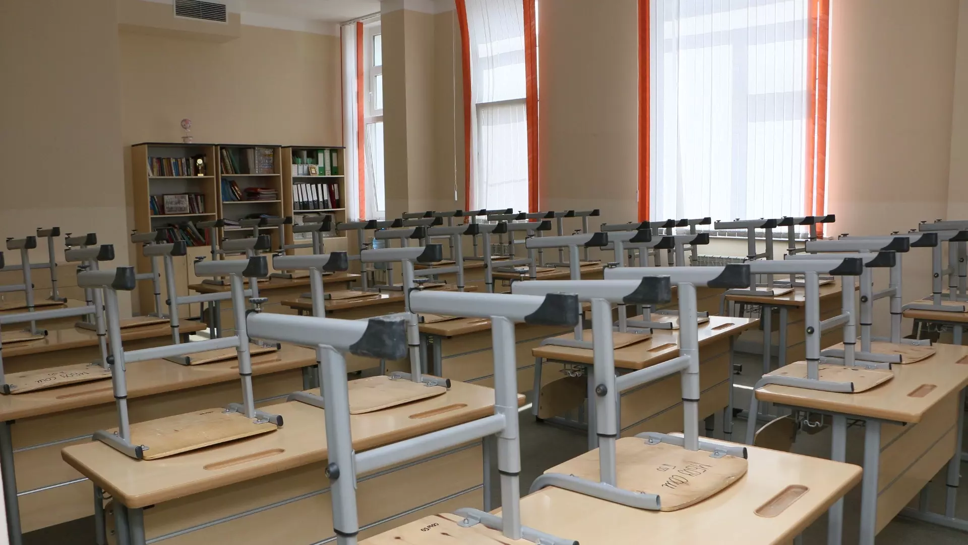 Неизвестные сообщили о минировании школы в Дзержинске