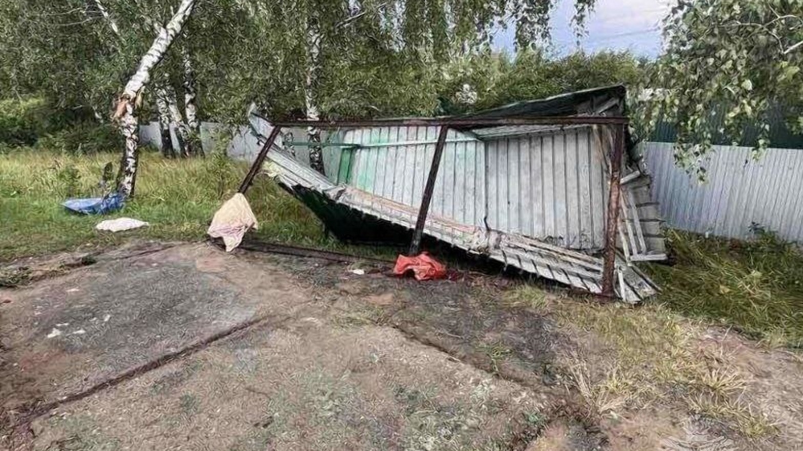 Три человека пострадали при падении остановки в Кстовском округе 29 июля