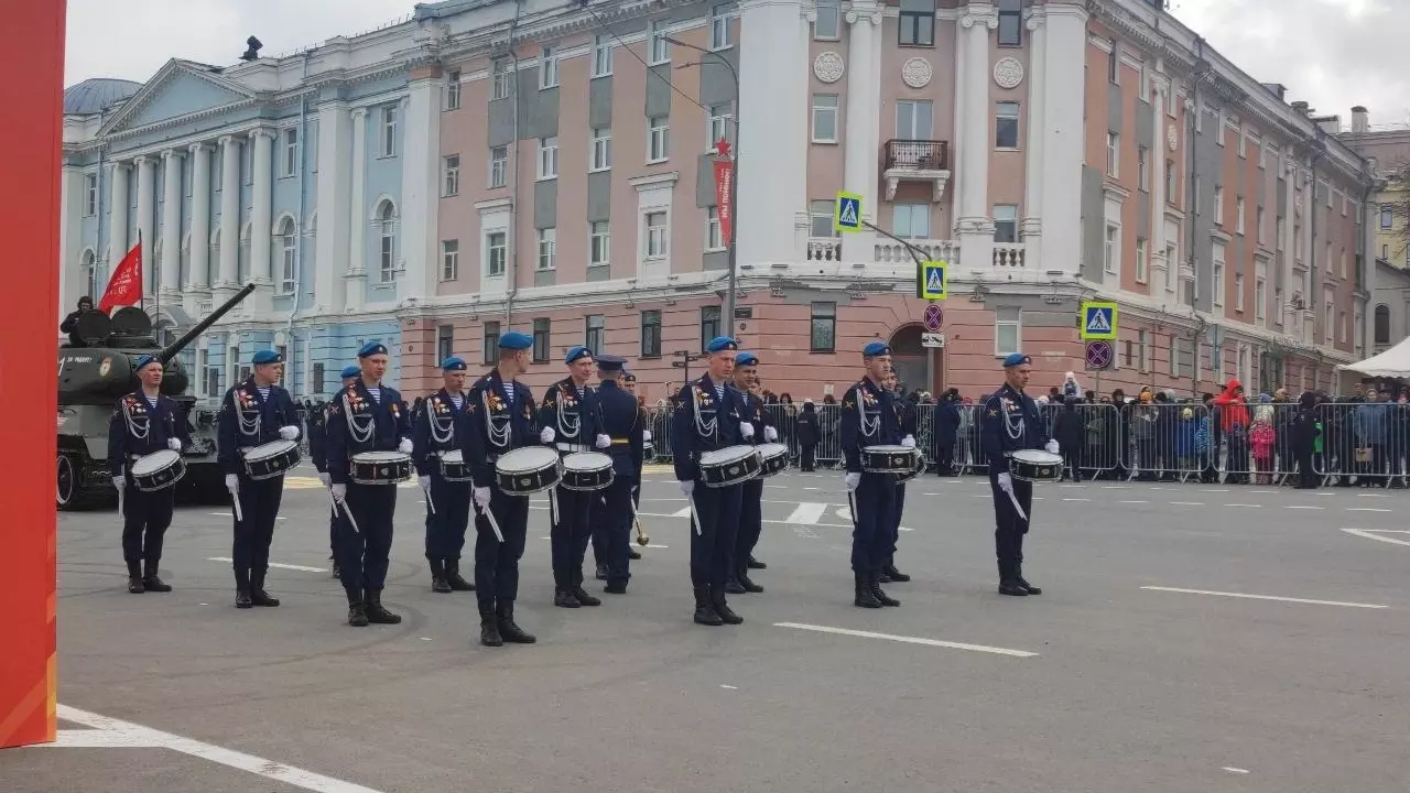 Парад Победы начался в Нижнем Новгороде