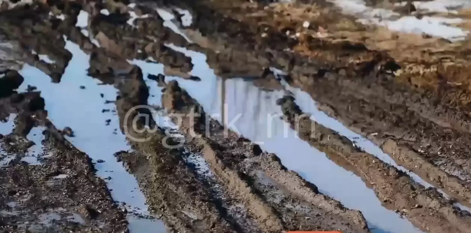 Жители Княгинина утопают в грязи из-за отсутствия дороги