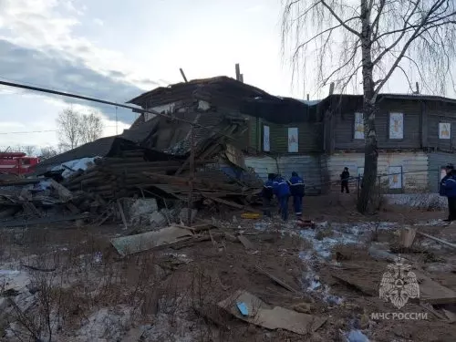 Нежилой дом, пострадавший при взрыве в Лукоянове 