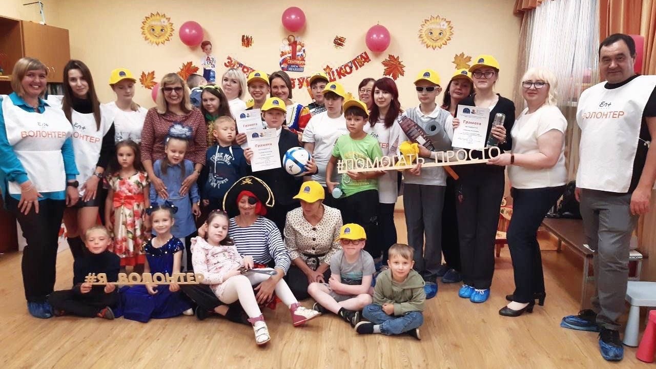 «Волгаэнерго» передали школьные принадлежности для детей из Центра «Перспектива»