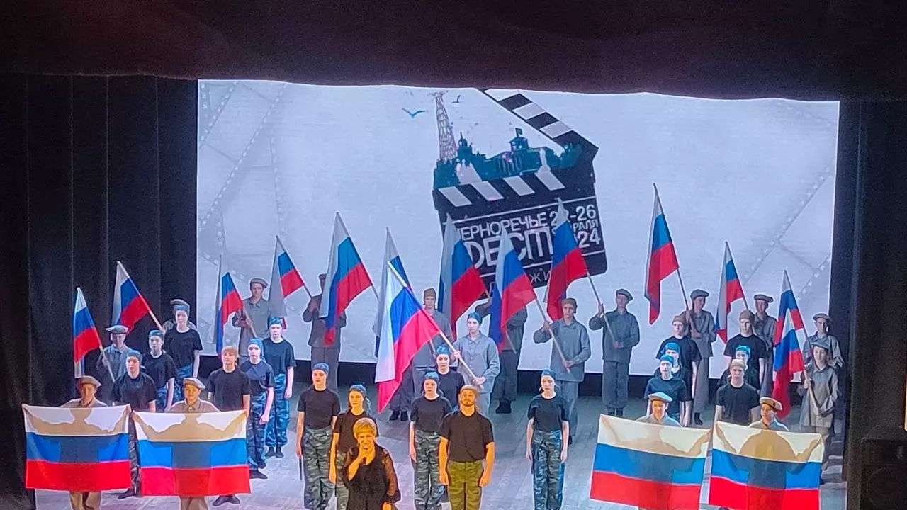 На церемонии открытия выступали звезды фестиваля и творческие группы Дзержинска