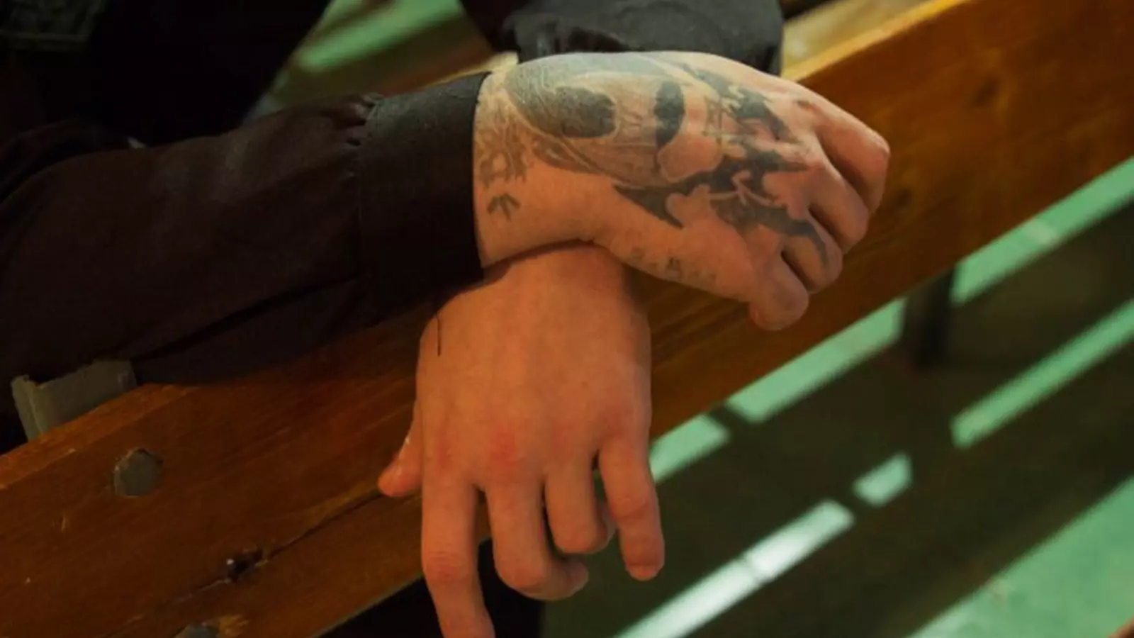 Нижегородца осудили за демонстрацию тату в виде свастики