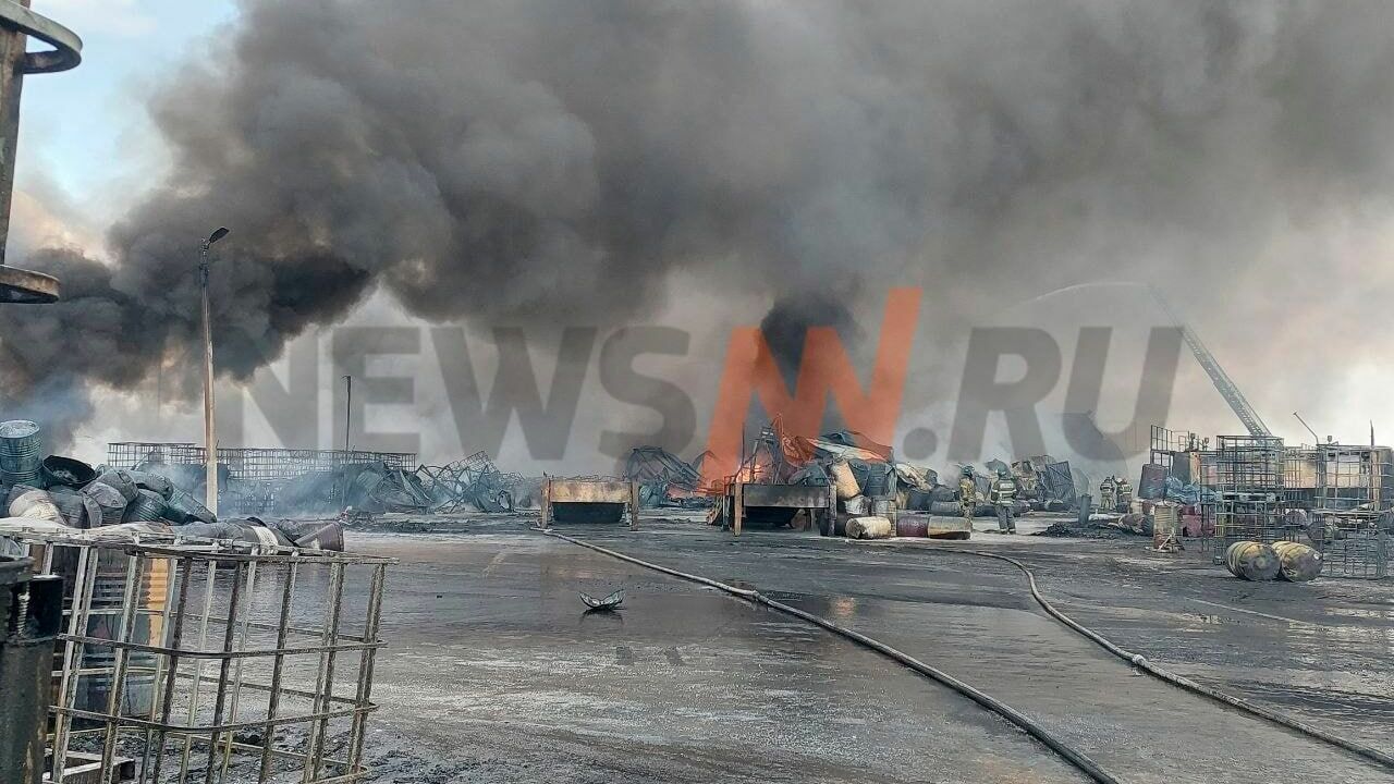 Пожар на предприятии в Дзержинске локализовали на площади 4500 кв.м