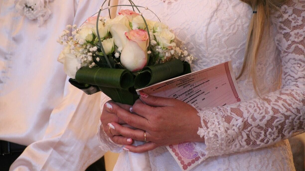 Более 500 пар поженятся в Нижегородской области на пасхальной неделе