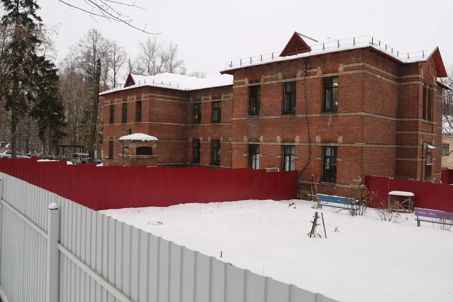 Заброшенный корпус психиатрической больницы в Ляхове