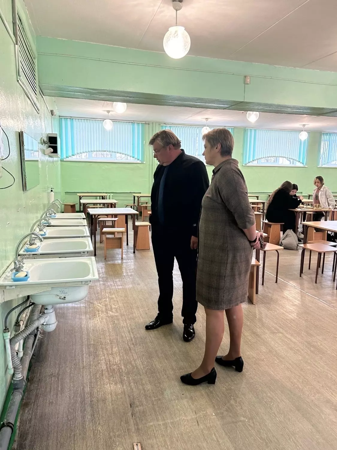 Депутат Роман Шилов проверил качество питания в школе №71