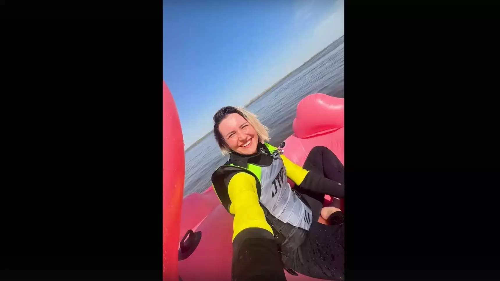 Блогера на надувном фламинго унесло течением в Нижнем Новгороде