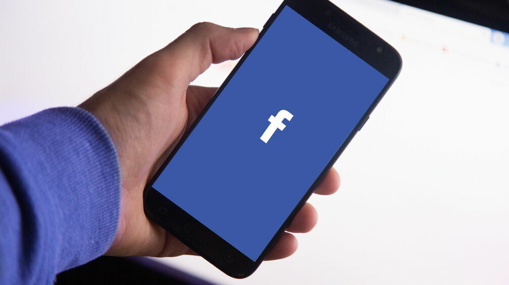 Глобальный сбой в работе Facebook, Instagram и WhatsApp: Что известно о случившемся?