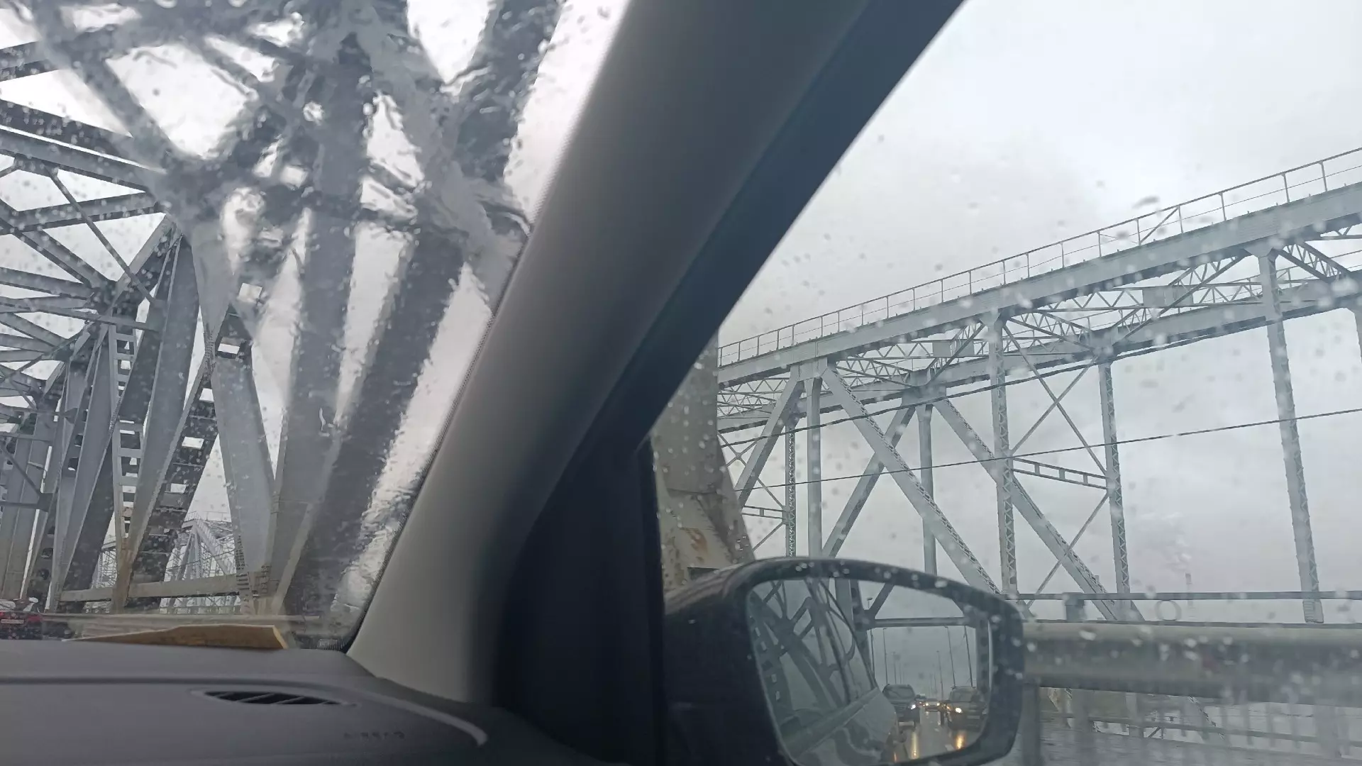 Старый Борский мост закрыли для движения