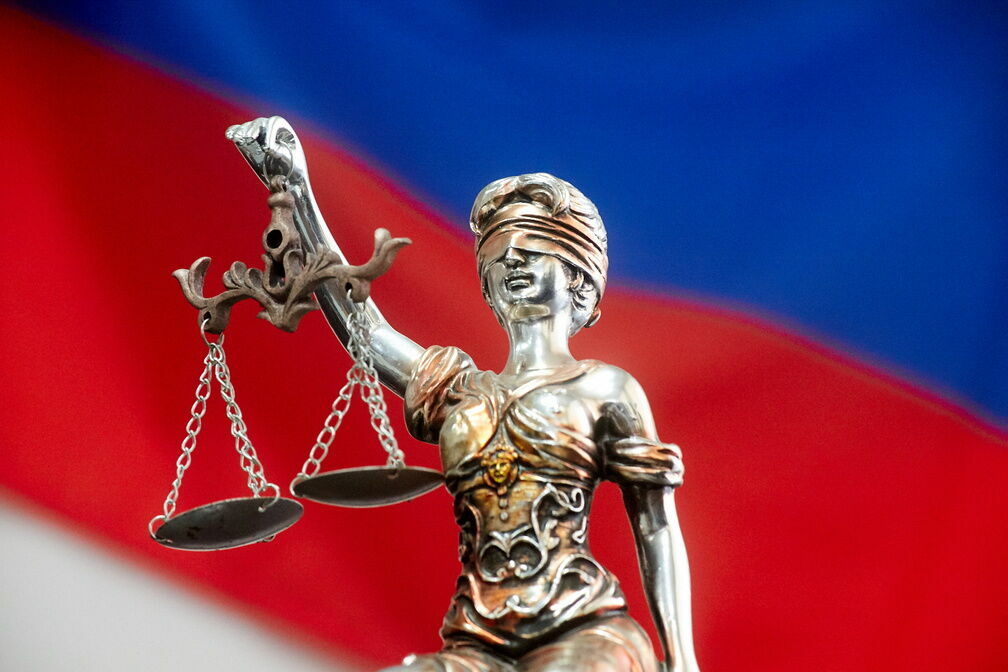 Два нижегородских экс-полицейских получили реальные сроки за мошенничество