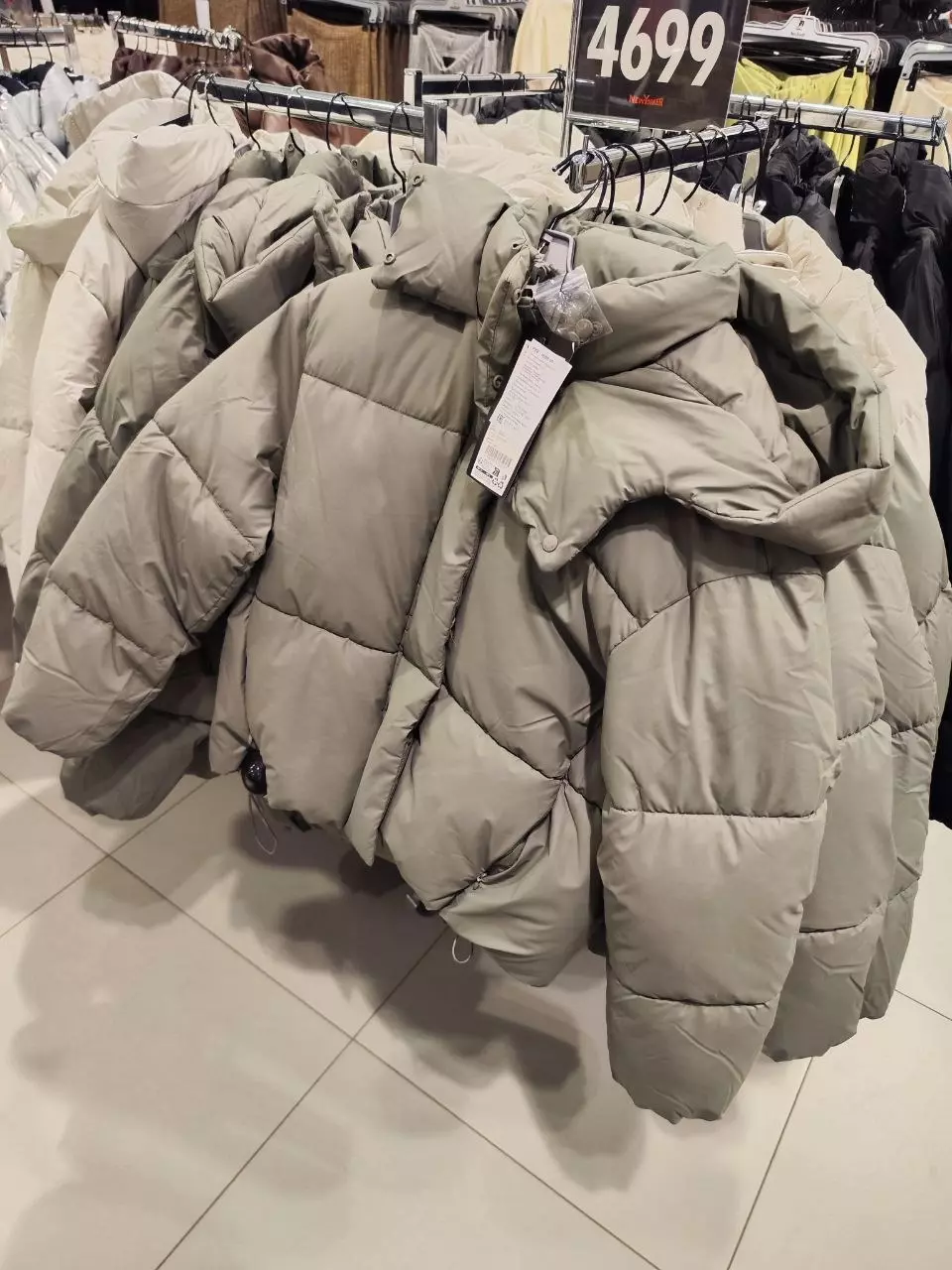 Ассортимент курток в магазине New Yorker