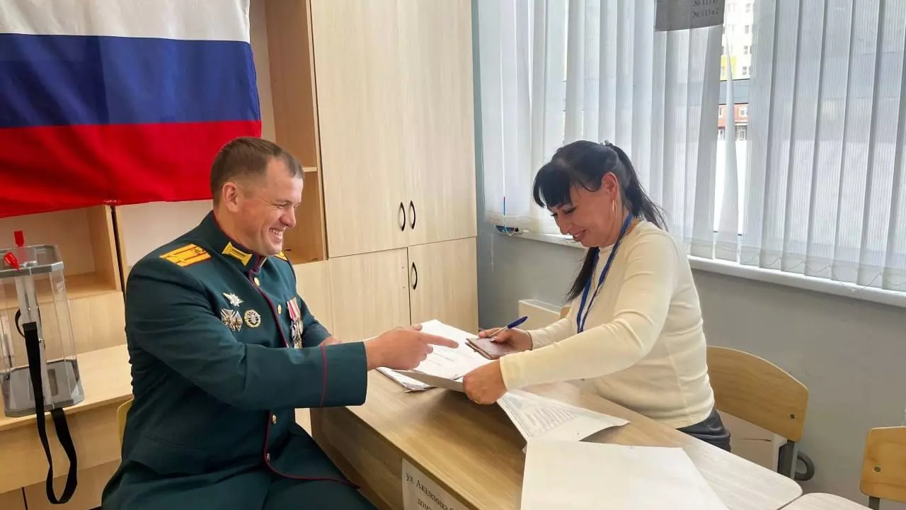 Нижегородский военнослужащий проголосовал на выборах