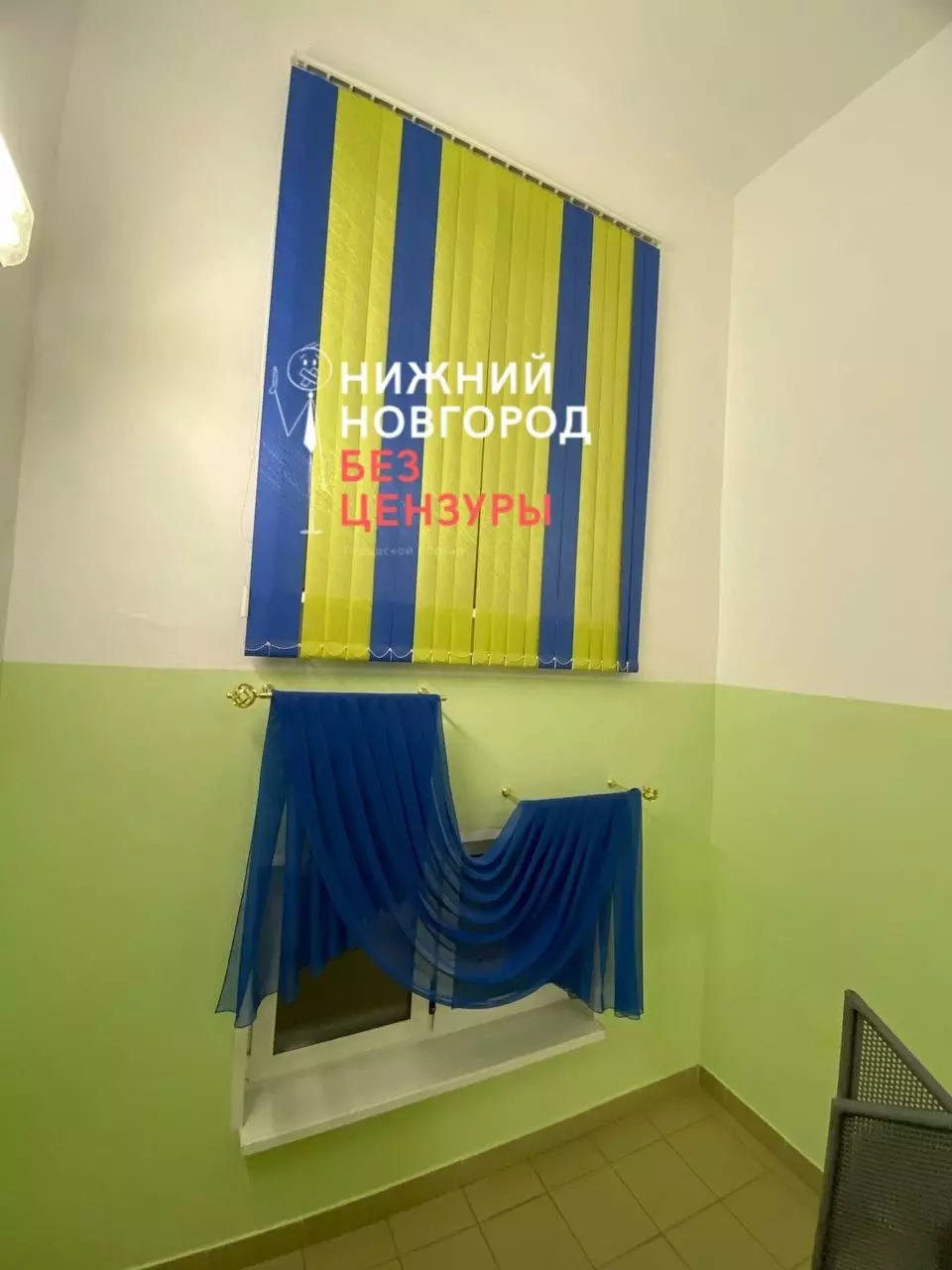 Желто-синие жалюзи повесили в детском саду Нижнего Новгорода