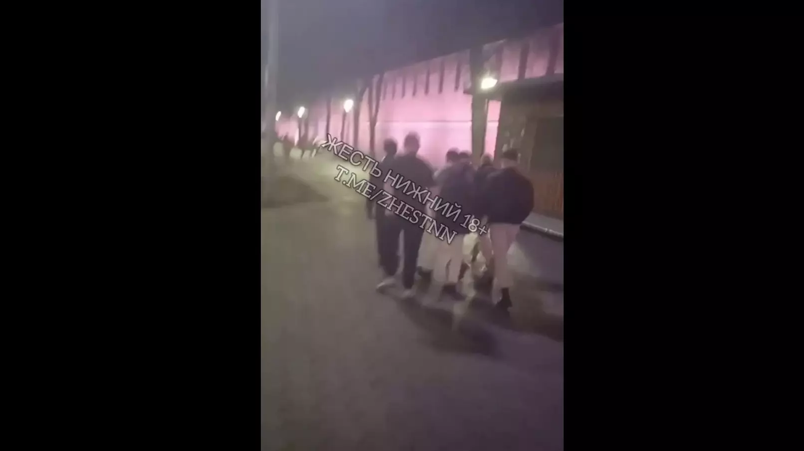 Парня с длинными волосами толпой избили в центре Нижнего Новгорода