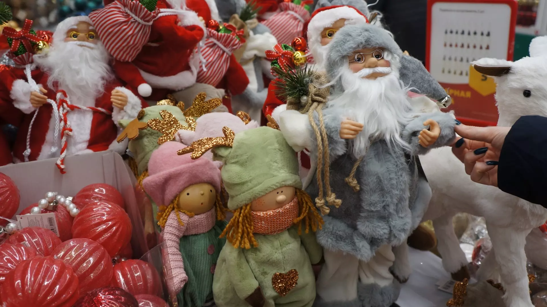 В нижегородских магазинах можно выбрать елочные игрушки любой цены 