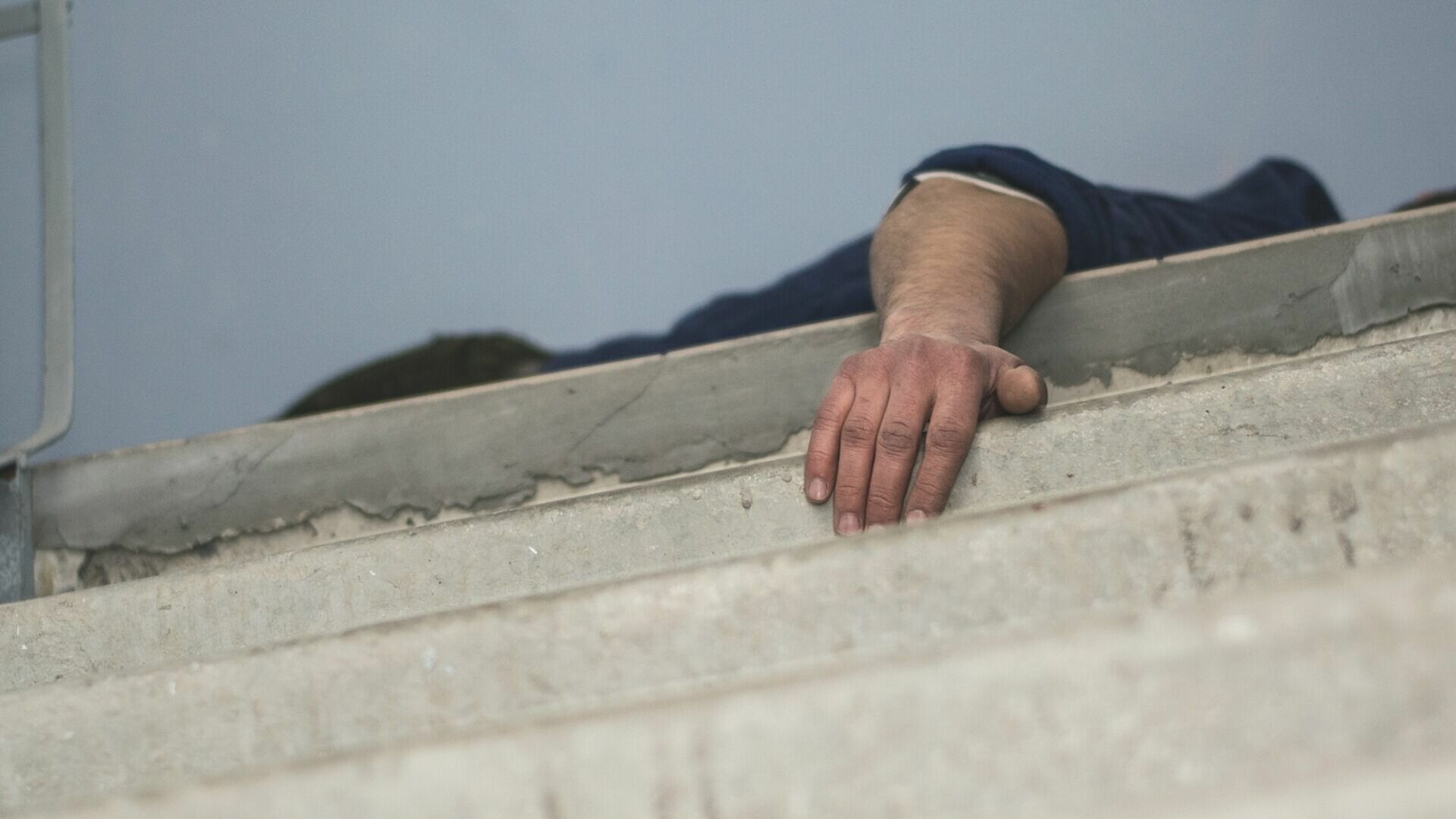 Девушка разбилась насмерть при падении из окна в ЖК «Бурнаковский»