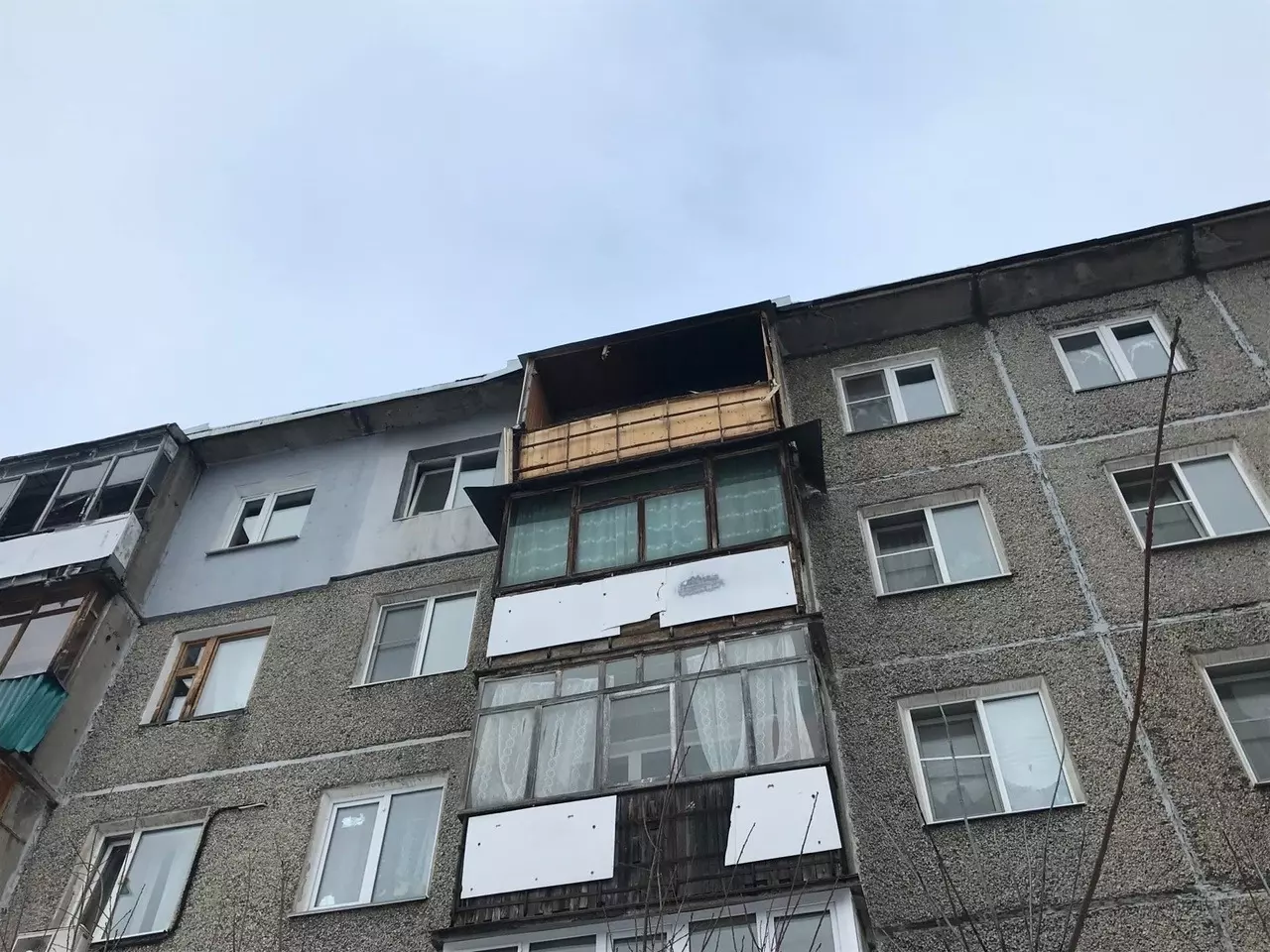 Пострадавший при взрыве дом № 30/4 на проспекте Ленина 