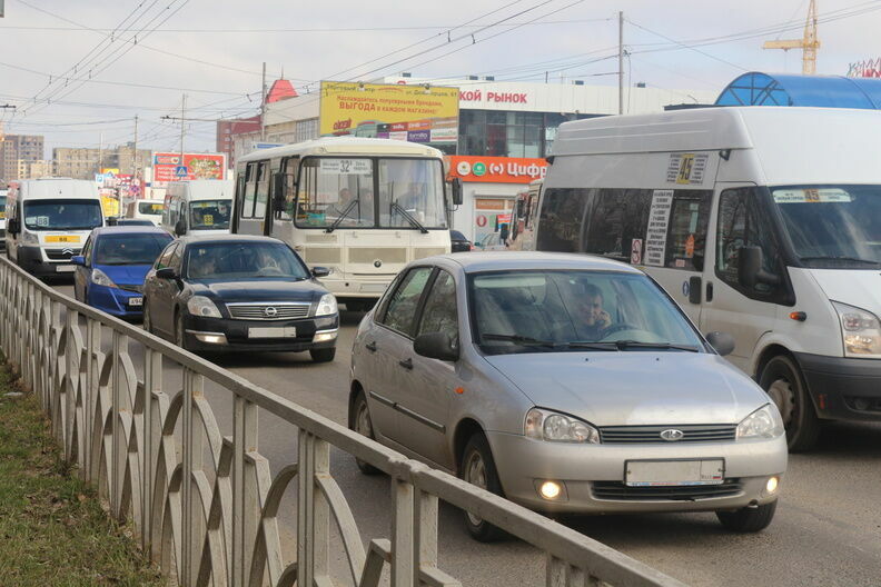 Огромная пробка образовалась на въезде в Нижний Новгород