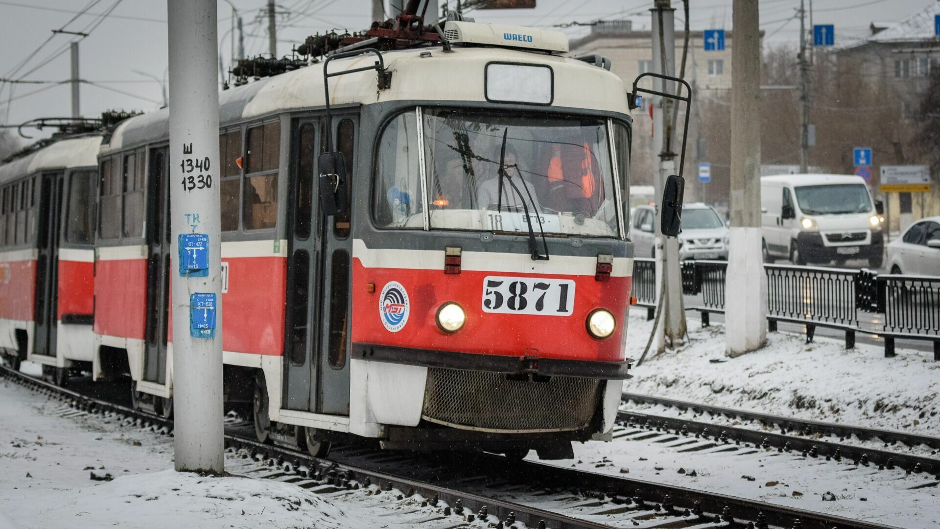 Трамваи и троллейбусы встали из-за ледяного дождя в Нижнем Новгороде