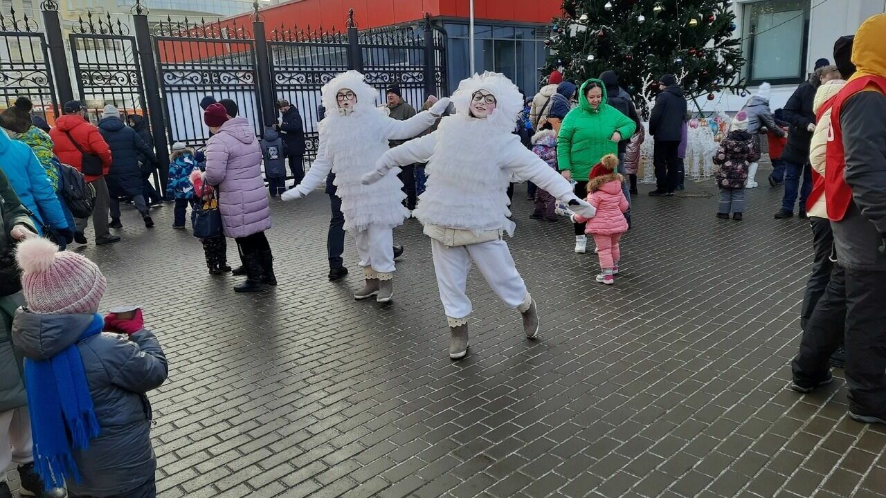 Погода нижний новгород 5 декабря. Дед Мороз для детей. Встреча Мороза. Нижний Новгород Морозы 2022. Три Мороза.