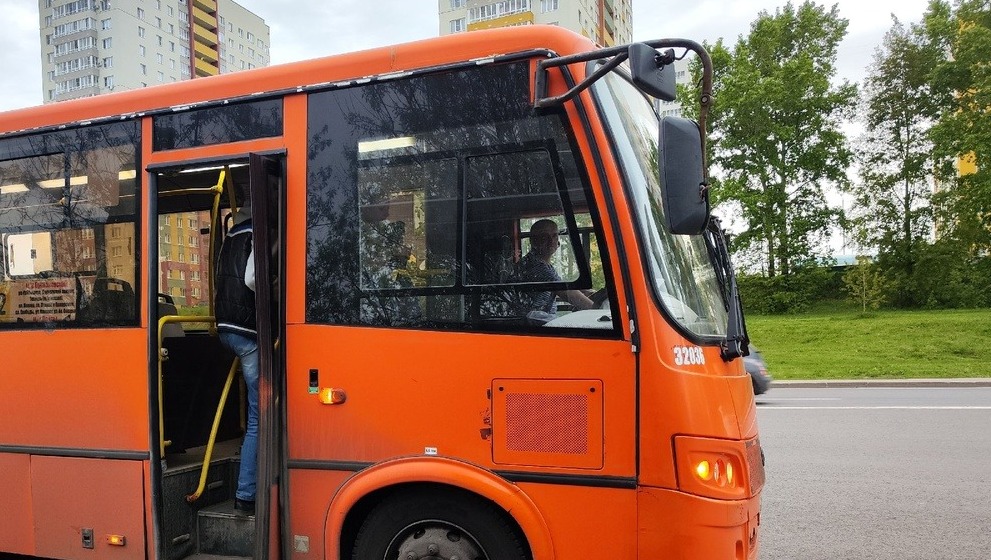 Водителя и кондуктора могут уволить за высадку ребенка из автобуса в Нижнем Новгорода