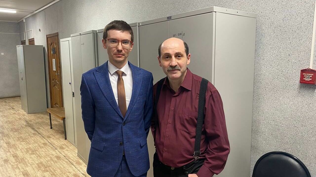 Адвокат Алексей Матасов и Илья Мясковский