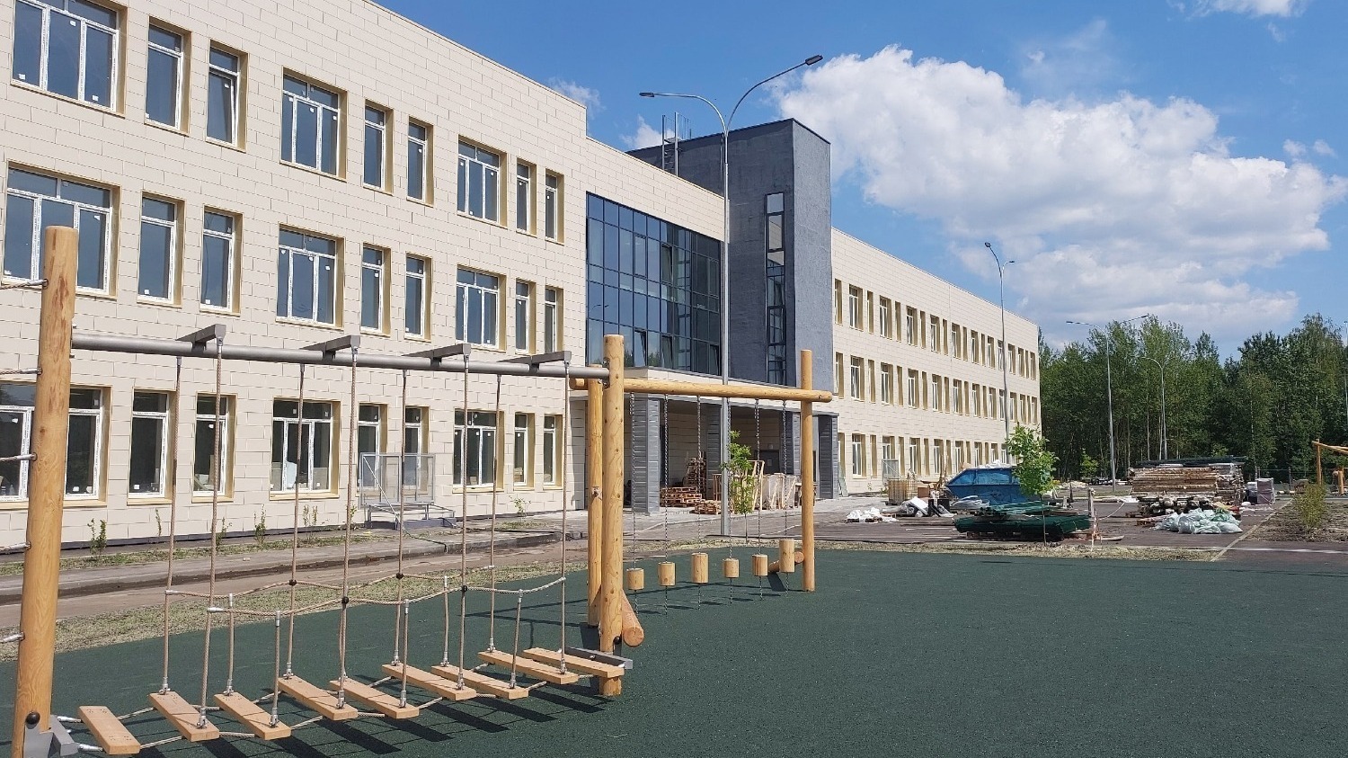 Корпус «Школы 800» в Автозаводском районе поставили на кадастровый учет