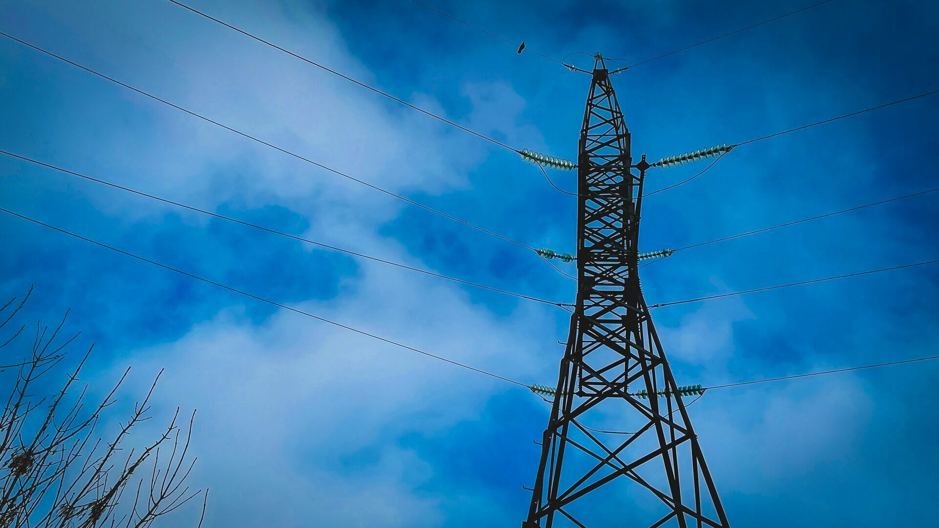 Энергетики «Нижновэнерго» восстанавливают нарушенное непогодой электроснабжение
