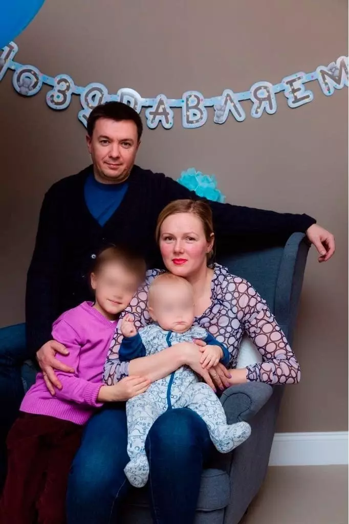 Министр имущественных и земельных отношений Нижегородской области Сергей Баринов с супругой и детьми
