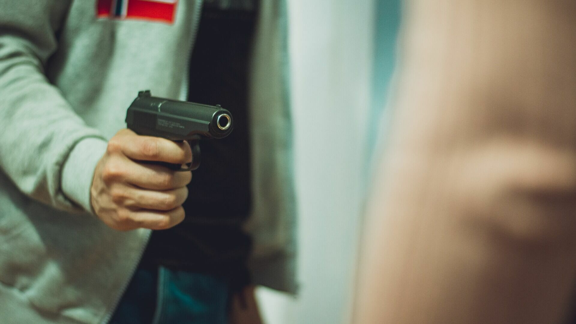 Двух нижегородцев осудили за вымогание денег и угрозу пистолетом подростку