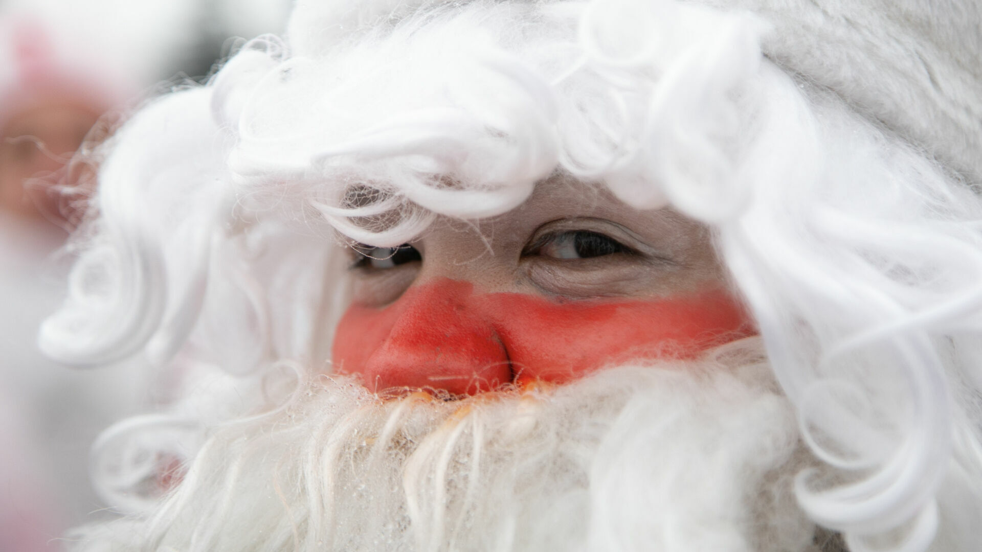 Полуголый Дед Мороз пробежался по улицам Дзержинска
