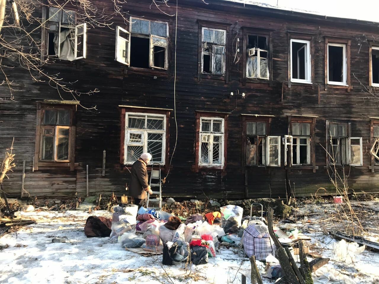 Жителей сгоревшего дома на Энтузиастов заселяют в маневренный фонд