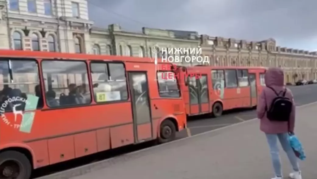 Стычка водителей автобусов попала на видео