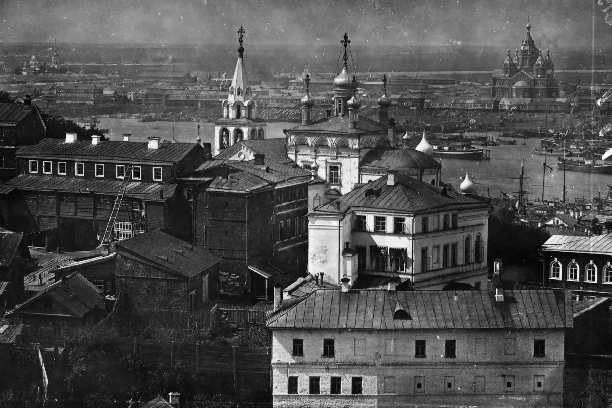 Архивный вид на Стрелку и Новоярмарочный собор