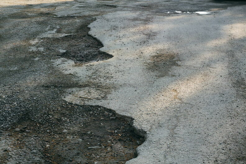 Власти Бора прокомментировали разбитые дороги и перебои электричества в Неклюдове
